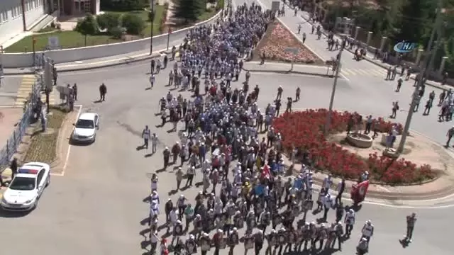 Madımak'ta Ölenler Gözyaşlarıyla Anıldı