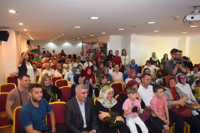 Partide Tanıştılar, Nikahı da Partide Kıydılar Partide Tanıştılar, Nikahı da Partide Kıydılar