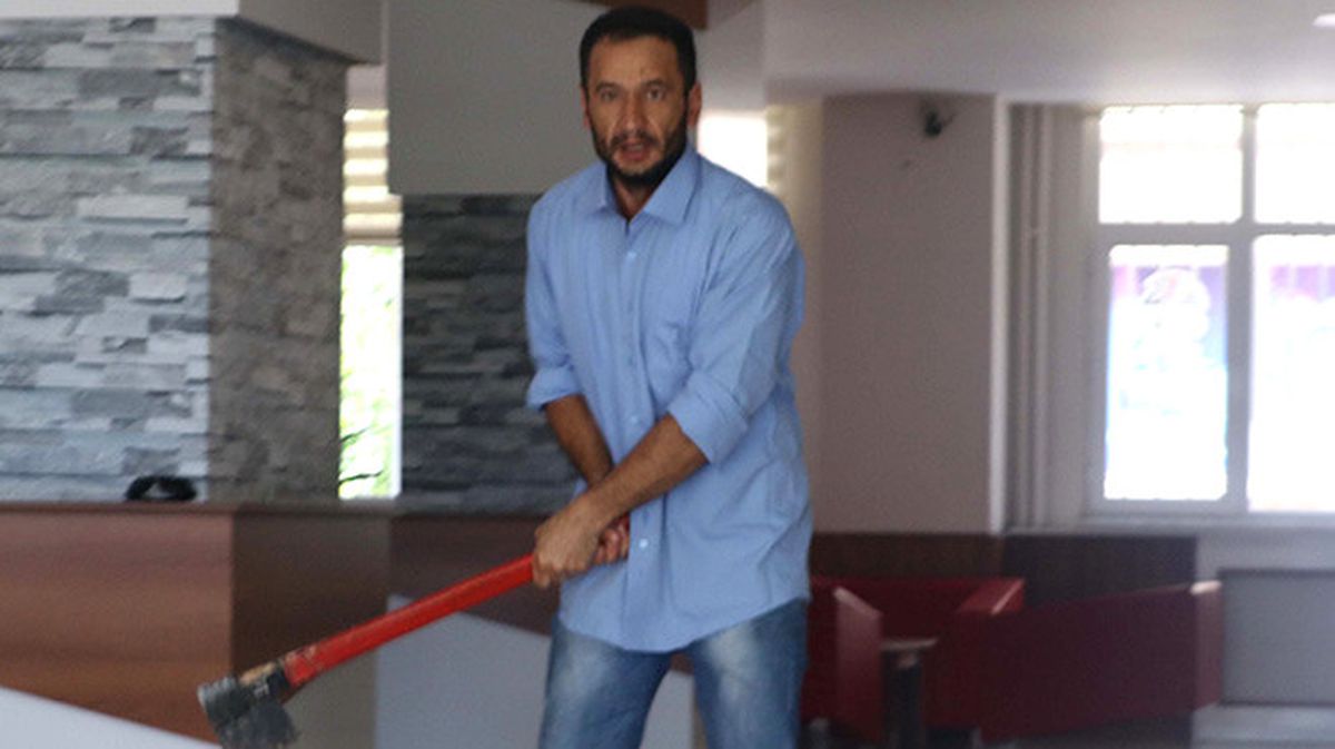 Samsun Müftülüğü'ndeki Baltalı Zanlı, 'Allah-u Ekber' Diyerek Polise Saldırdı