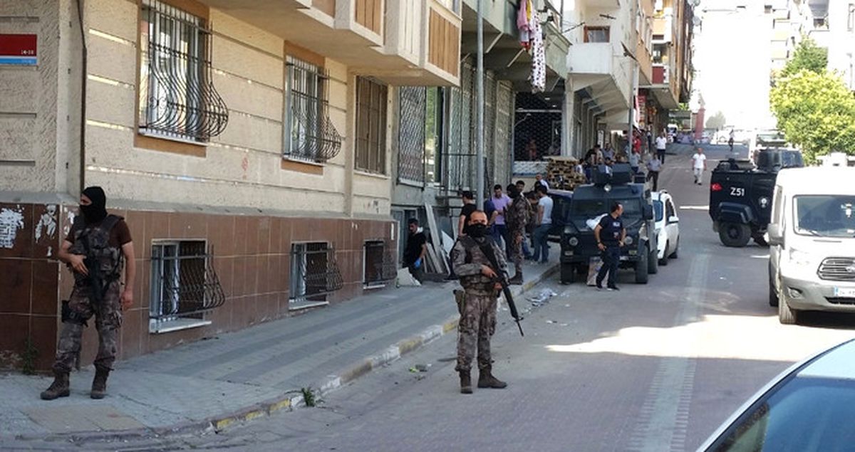 Sultangazi'de Terör Operasyonu: 3 Kişi Gözaltına Alındı