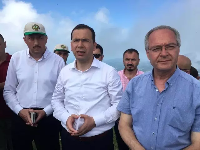 Tonya Sivri Tepesi Şehitliği'ne Çıktılar Tonya Sivri Tepesi Şehitliği'ne Çıktılar
