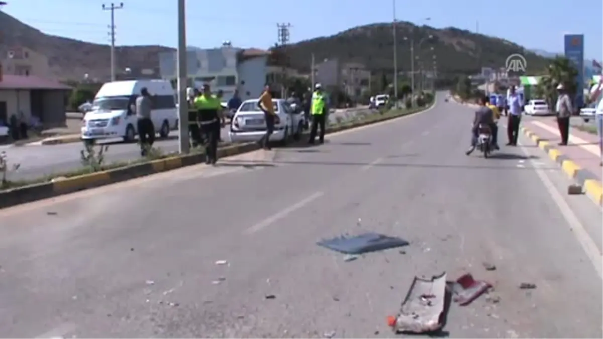 Yolcu Minibüsüyle Otomobil Çarpıştı: 7 Yaralı