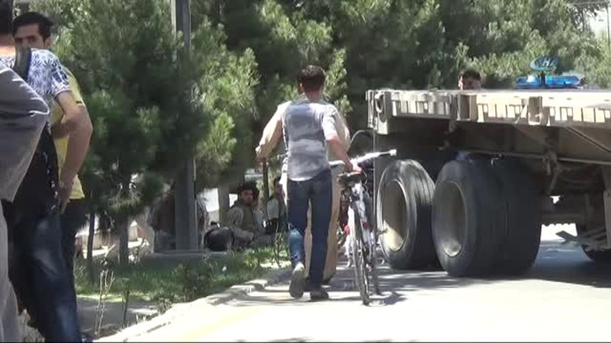 Afganistan'da Pembe Bayraklı Protesto