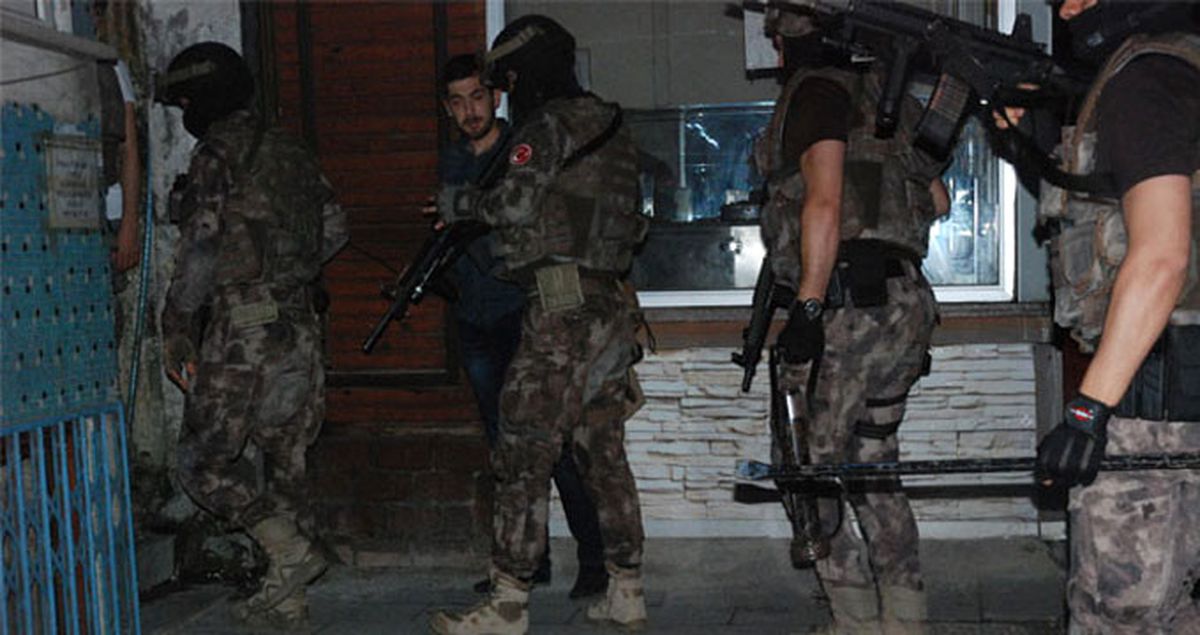 İstanbul'da Şafak Vakti Uyuşturucu Operasyonu: 50 Adresi Bastılar