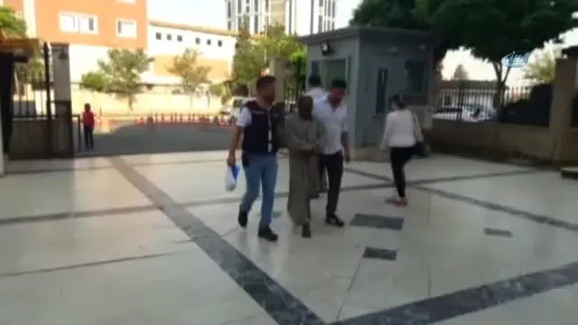 Bıçaklanarak Öldürülen Suriyeli Kadının Cinayet Zanlıları Yakalandı Bıçaklanarak Öldürülen Suriyeli Kadının Cinayet Zanlıları Yakalandı