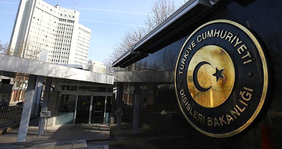 Dışişleri Bakanlığı'ndan Almanya'daki Küstahlığı Polisin 'Seyretmesine' Sert Tepki Gösterdi