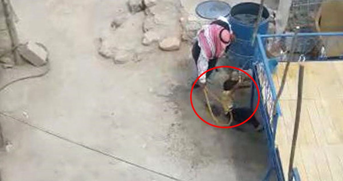 8 Yaşındaki Çocuğunu Yatağa Bağlayıp Önce Islattı Sonra Urgan İpiyle Dövdü