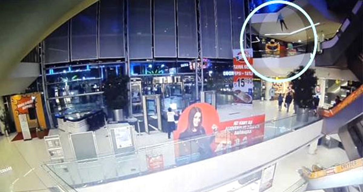 Psikolojik Tedavi Gören Genç Adam Alışveriş Merkezinde Canına Kıydı
