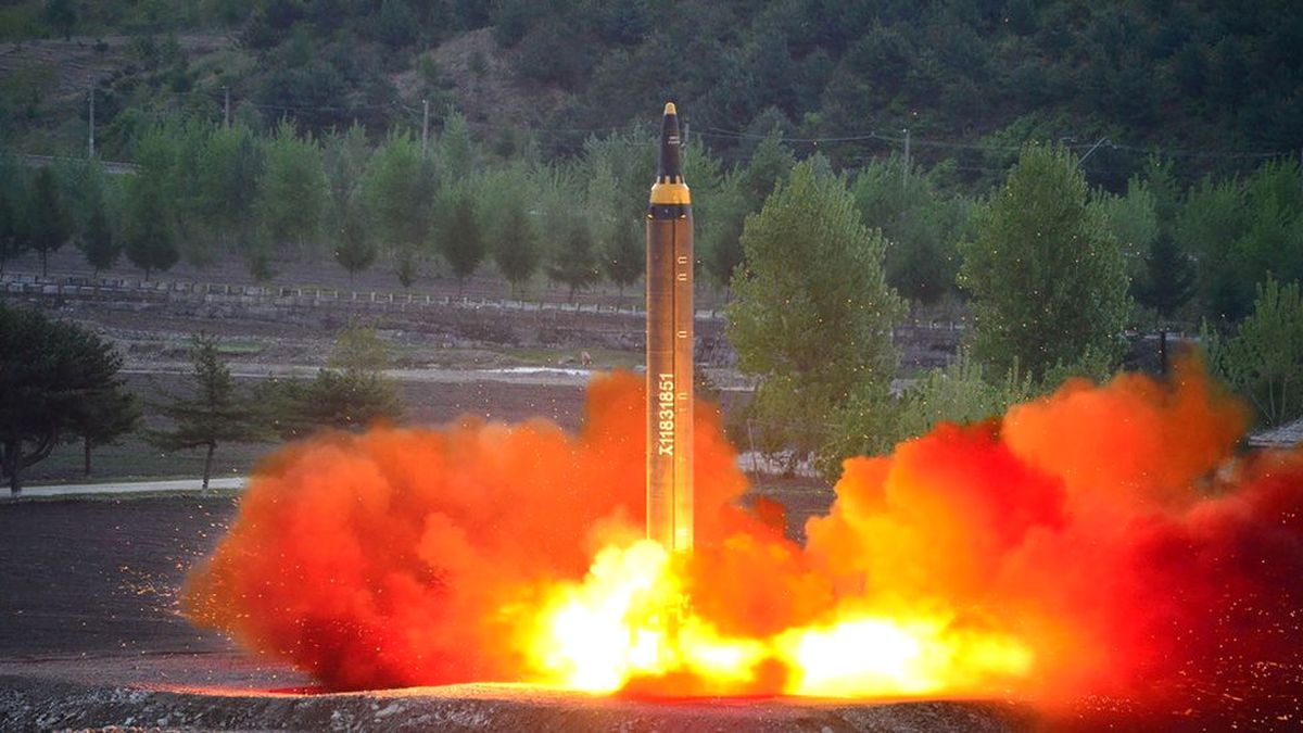 Kuzey Kore'den Bir İlk! Japon Sularına Balistik Füze Fırlattı