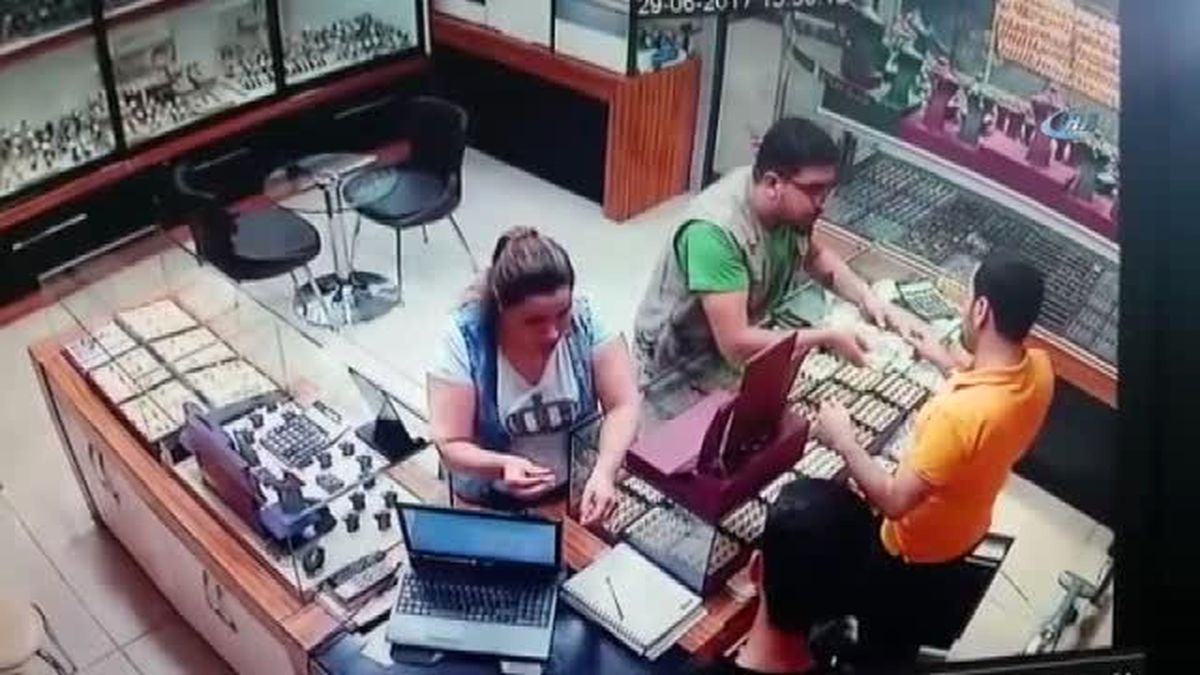 İran Uyruklu İki Hırsız, Bitlis'te Kuyumcu Soyarken Anbean Görüntülendi