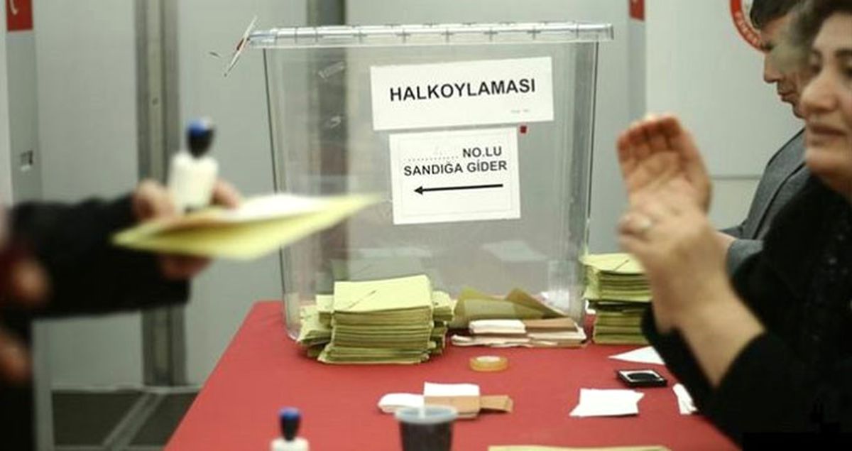 AYM Referandumdaki Mühürsüz Oyların Geçersiz Sayılması Talebini Reddetti