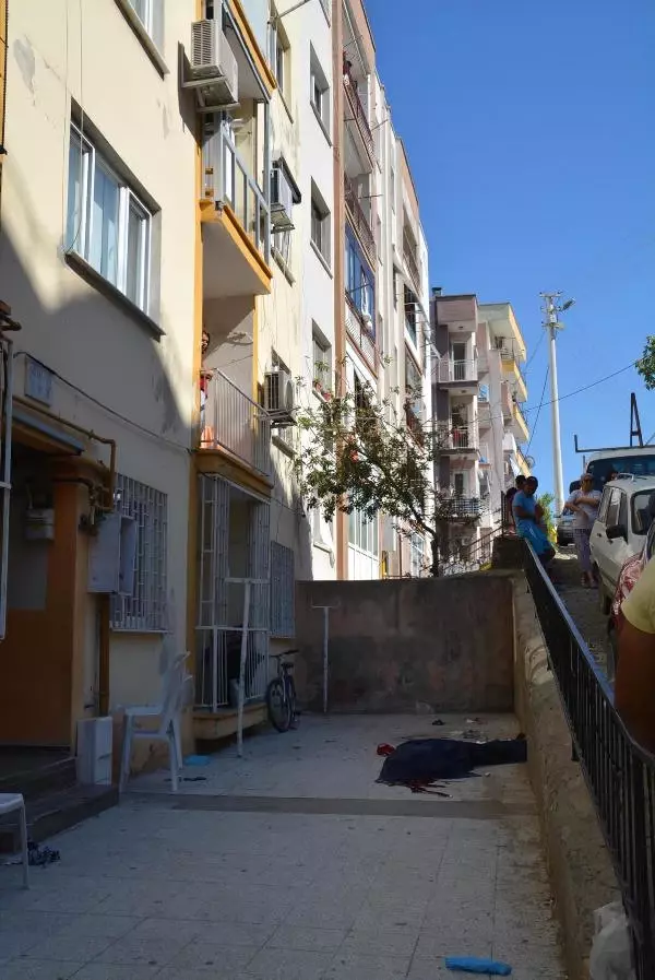 Balkondan Düşen Camcı Öldü