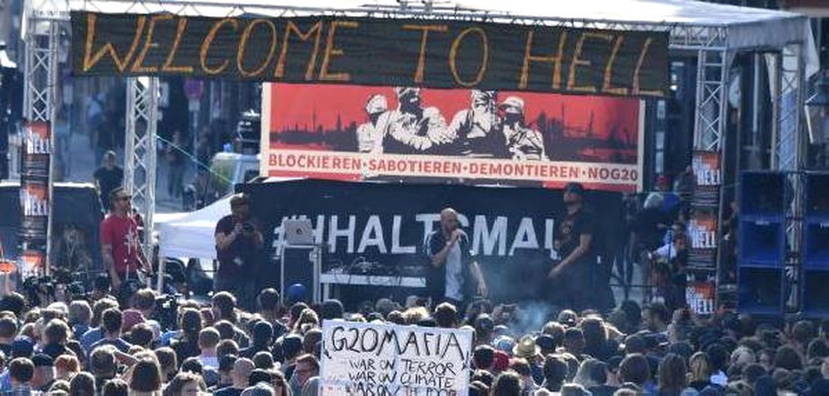 Hamburg'da 'Cehenneme Hoş Geldiniz' Diyen Binlerce Kişi G-20'yi Protesto Etti