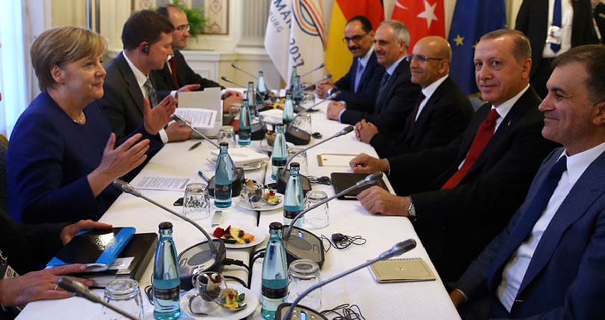 Erdoğan ve Merkel Hamburg'da 1 Saat Başbaşa Görüştü