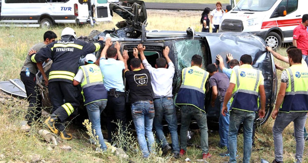 Erzurum'daki Trafik Kazasında Yaralı Kadın, Olmayan Bebeğini Aradı