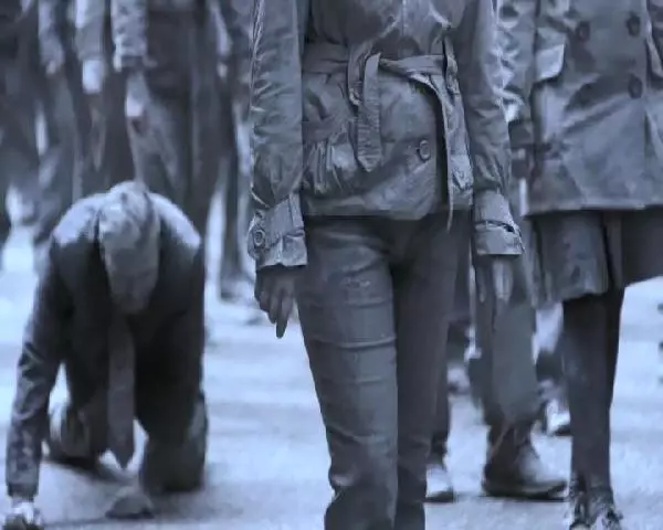 Binlerce Protestocu G-20'ye 'Değişim' Mesajı Vermek İçin Zombi Oldu Binlerce Protestocu G-20'ye 'Değişim' Mesajı Vermek İçin Zombi Oldu