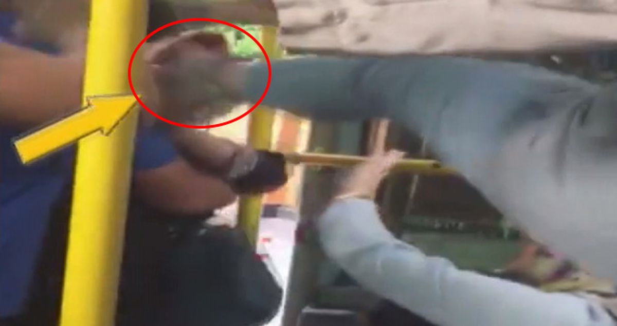 İstanbul'da Kadın Yolcuların Minibüste Tekme Tokat Birbirine Girdiği Anlar Kamerada