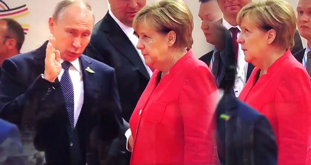 Putin'le Konuşurken Merkel'in Takındığı Tavır Sosyal Medyaya Damga Vurdu