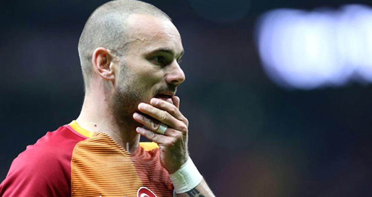 Wesley Sneijder, Sosyal Medyada Galatasaray'ı Sildi