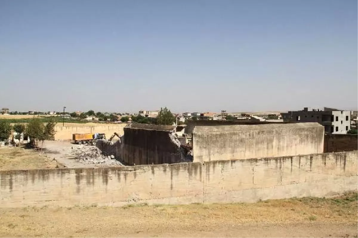 32 Yıllık Cezaevi Yıkılıyor, Yerine Kuran Kursu İnşa Edilecek