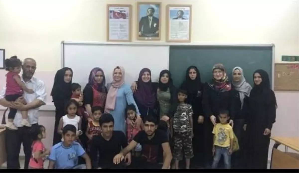 Akçakoca'da Yaşayan Suriyeli Sığınmacılar İçin Türkçe Dil Kursu Açıldı