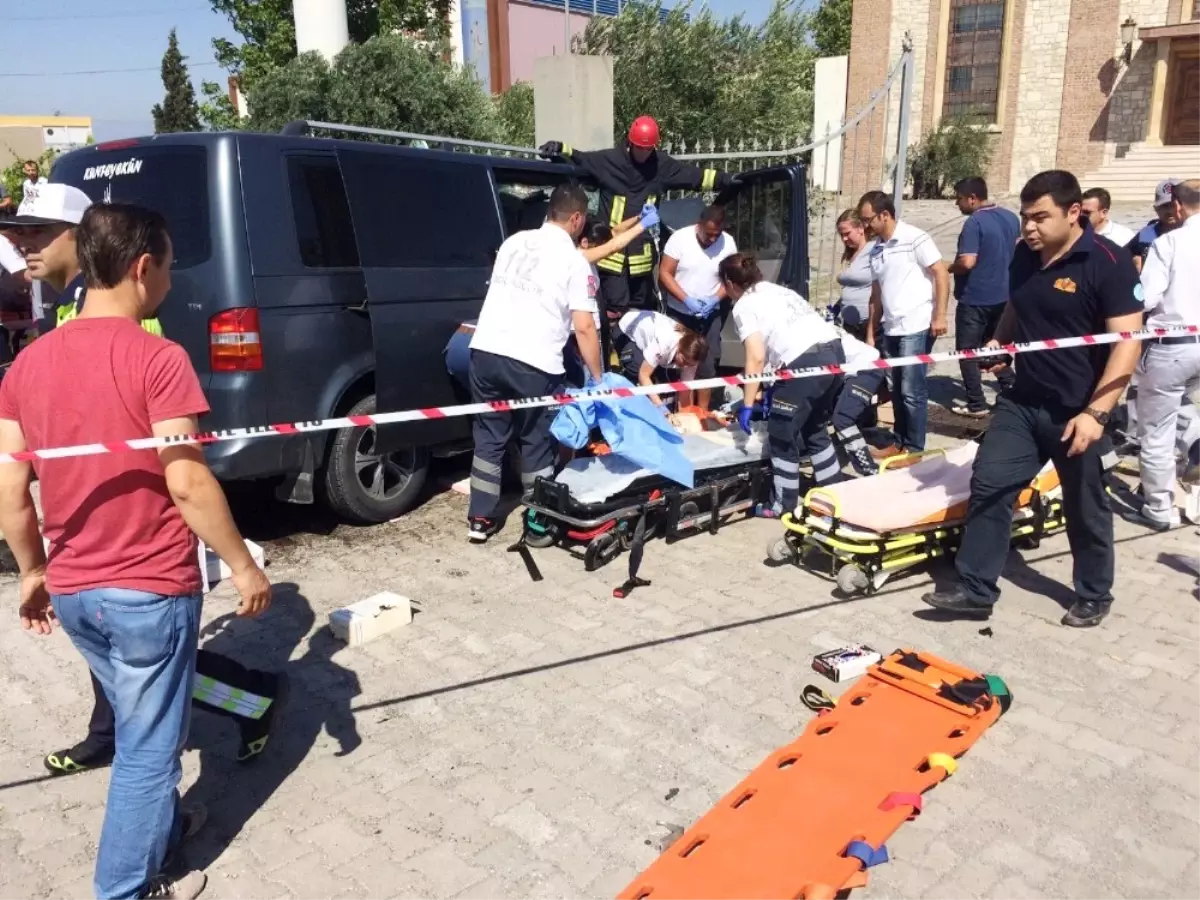 Baba ve Oğlu Trafik Kazasında Hayatını Kaybetti