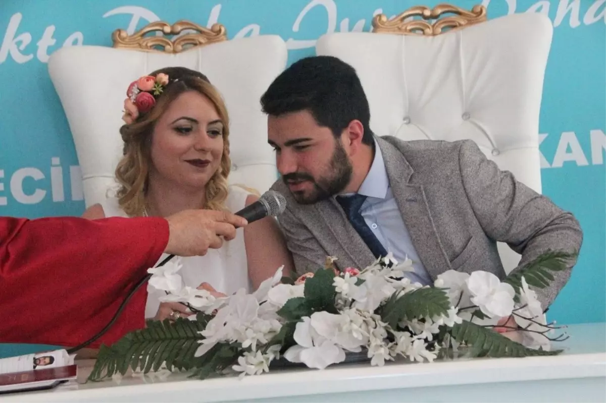 Bugün Nikah Törenleri 20.30'a Kadar Devam Edecek