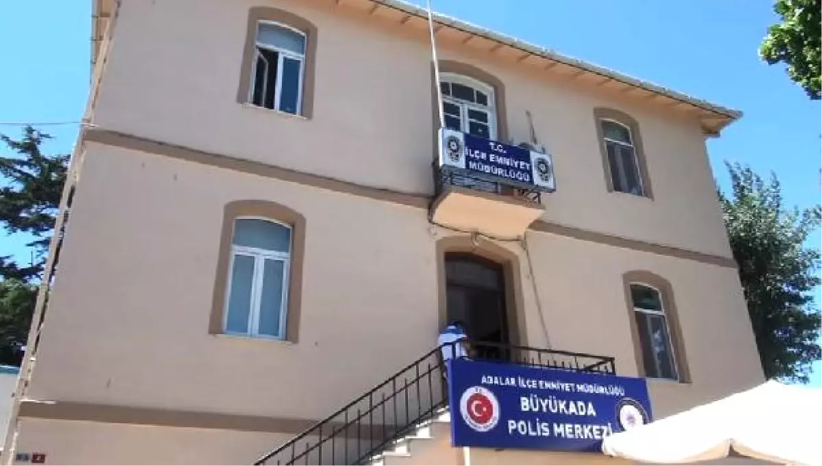 Büyükada'daki Aktivis Toplantısı Soruşturması Terörle Mücadele Şubesinde