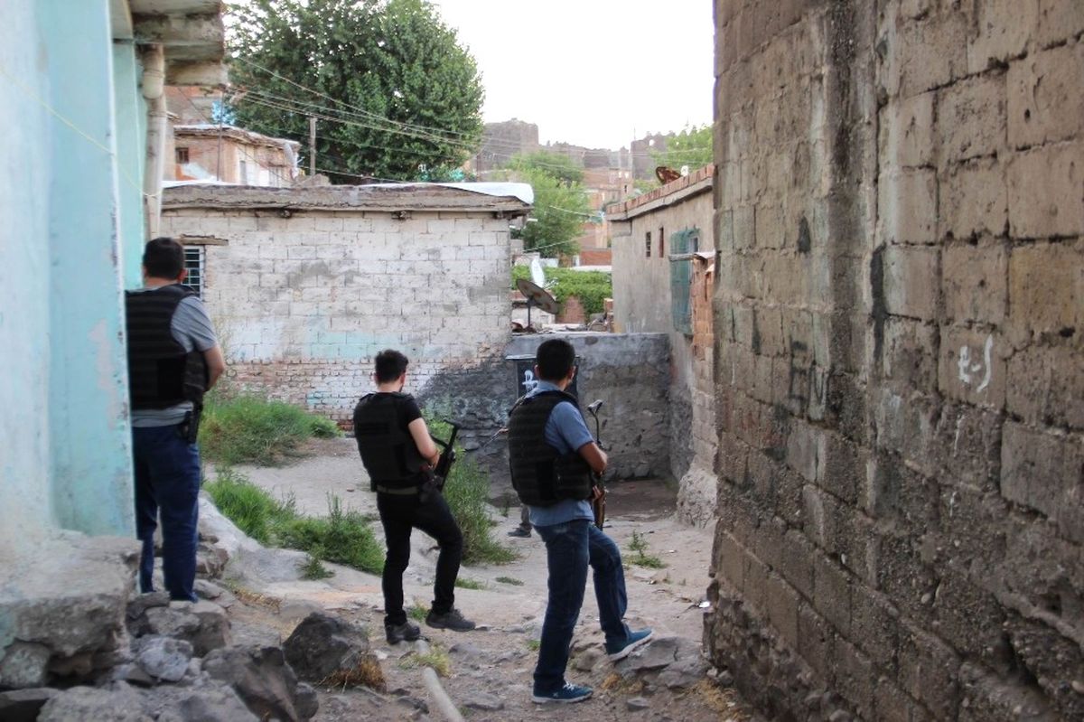 Diyarbakır'da Hava Destekli Şafak Operasyonu: Gözaltılar Var