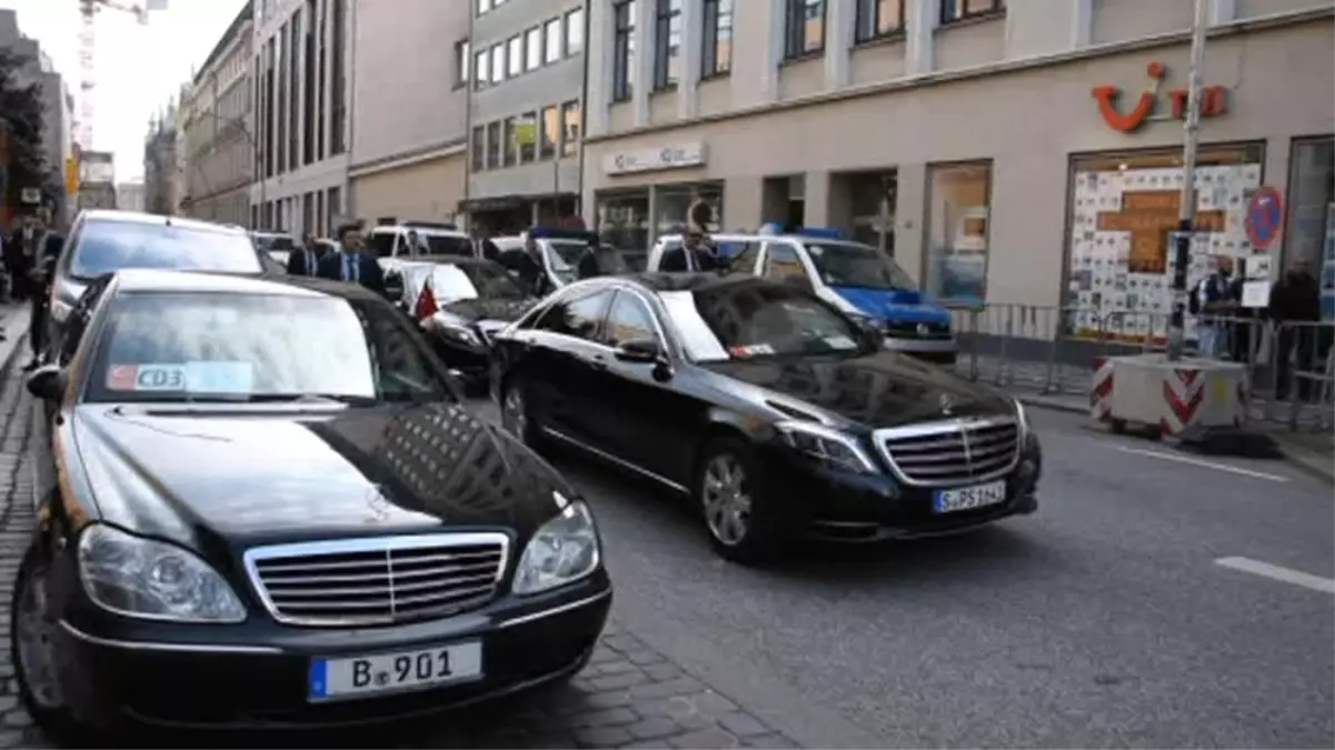 Erdoğan'ın Konvoyu Hamburg'da 10 Dakika Bekletildi