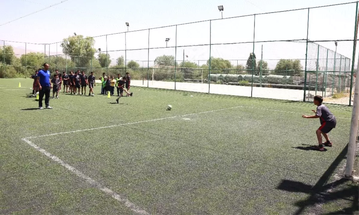 Gürpınar'da Gençler Spora Kazandırılıyor