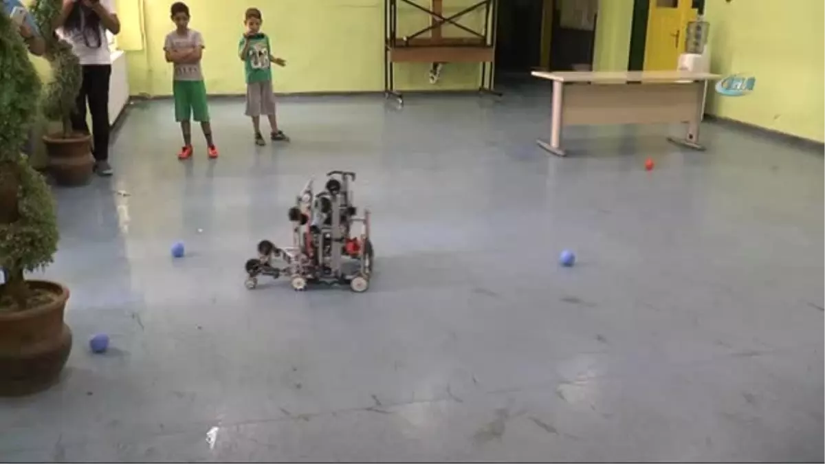 İki Ayda Yaptıkları Robotla Türkiye'yi Temsil Edecekler