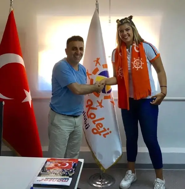 Izmir Rota Koleji Nde Nazli Imzaladi Haberler Com Guncel