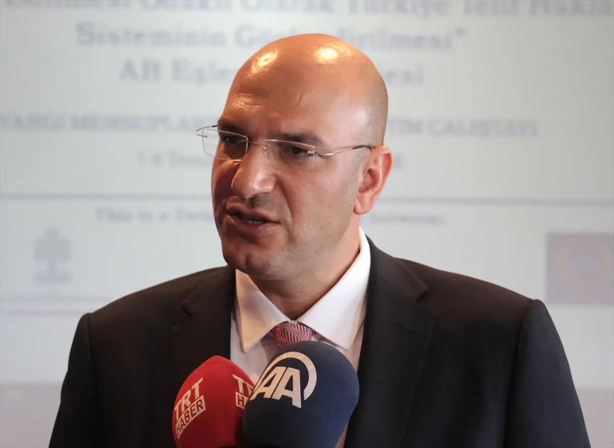 Korsan Cd'ler, Filmler ve Kitap Tezgahlarının Olmadığı Bir Ülkeyiz'