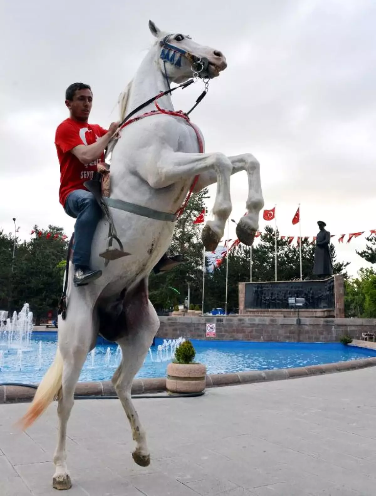 Kortej Yürüyüşünde Ciritcinin Gösterisi İlgi Çekti