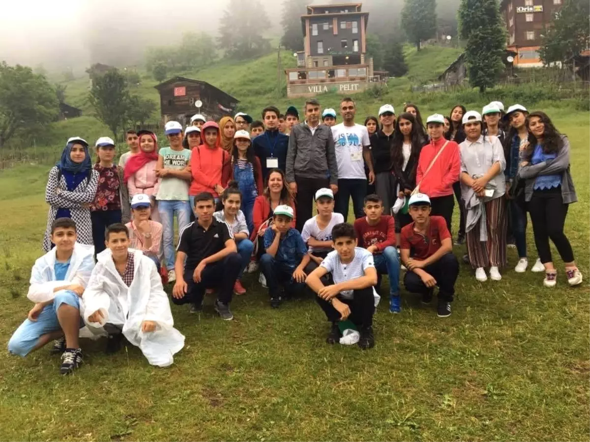 Kozluk'ta Başarılı 40 Öğrenci Karadeniz Gezisiyle Ödüllendirildi