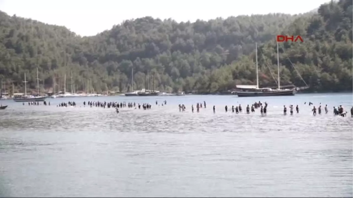 Muğla Turistlerin Akınına Uğrayan Kızkumu'nda Istenmeyen Görüntüler