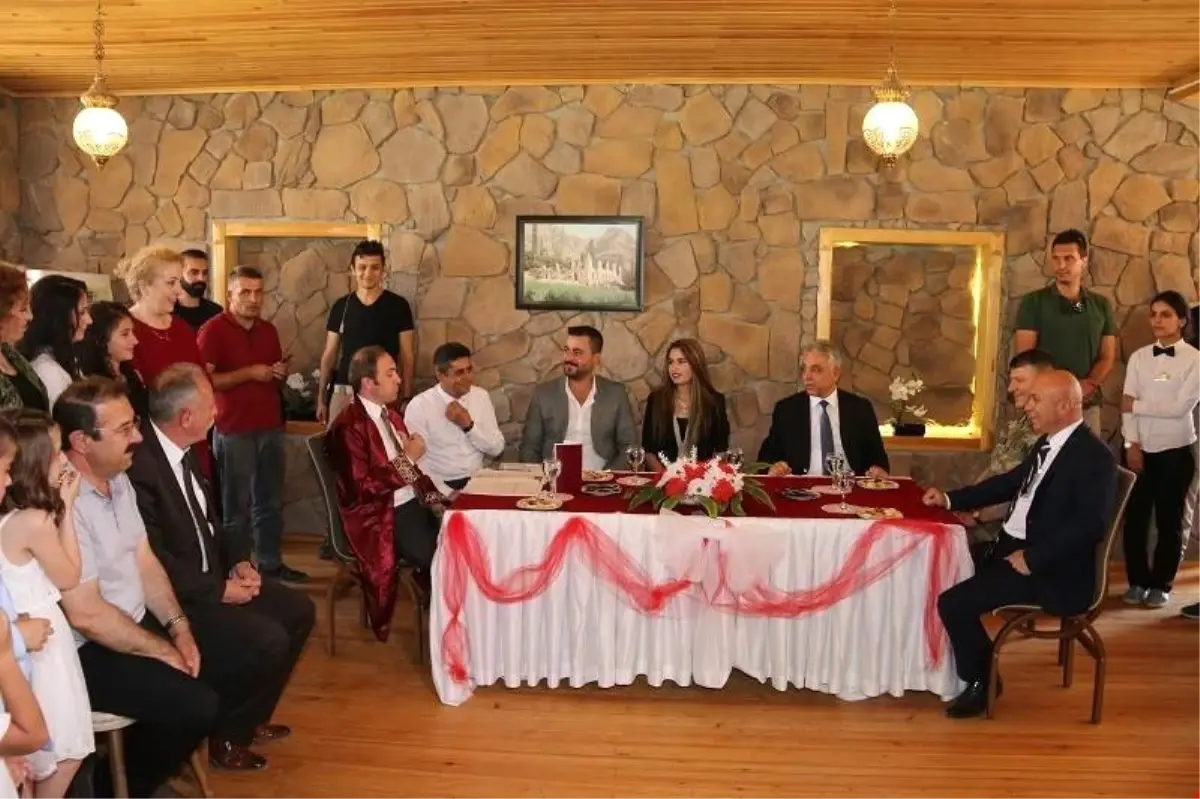 Vali Toprak, Genç Çiftin Nikâh Törenine Katıldı