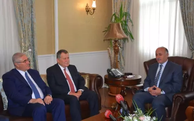 Yargıtay Birinci Başkanı İsmail Rüştü Cirit'ten Erzurum Valiliğine Ziyaret Yargıtay Birinci Başkanı İsmail Rüştü Cirit'ten Erzurum Valiliğine Ziyaret
