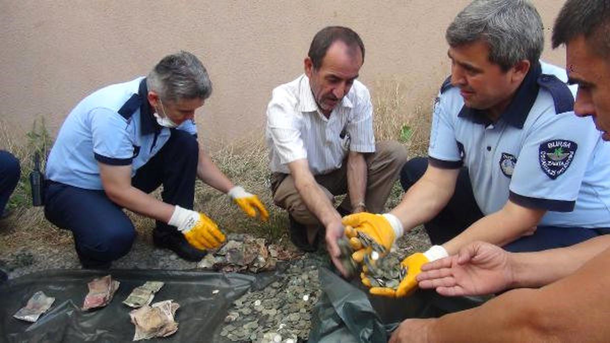 Çöp Evden, 22 Kilo Madeni Para ile Farelerin Parçaladığı 3 Bin Lira Çıktı!