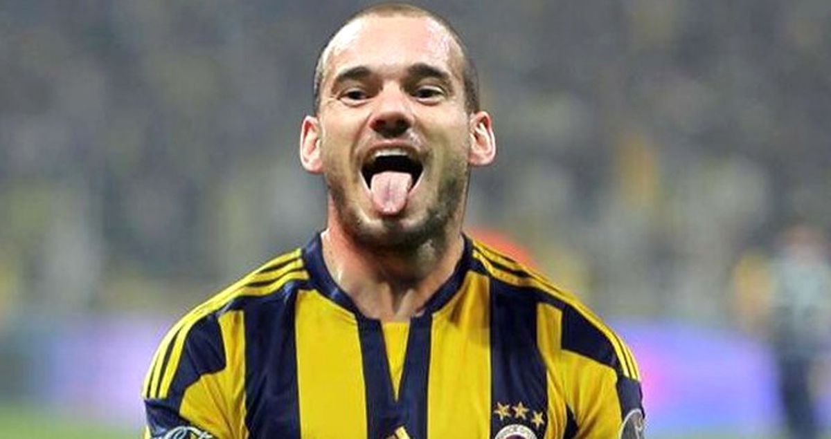 Fenerbahçe Taraftarı, Sneijder'e 'Fenerbahçe'ye Gel' Çağrısı Yaptı