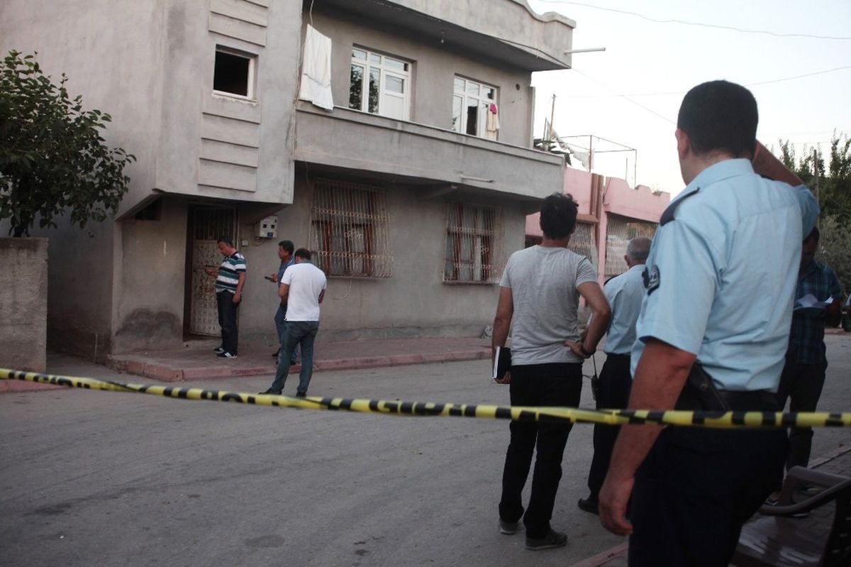 Uyuşturucu Parası İçin Yeğeninin Gözü Önünde Yengesini ve Komşusunu Bıçakladı