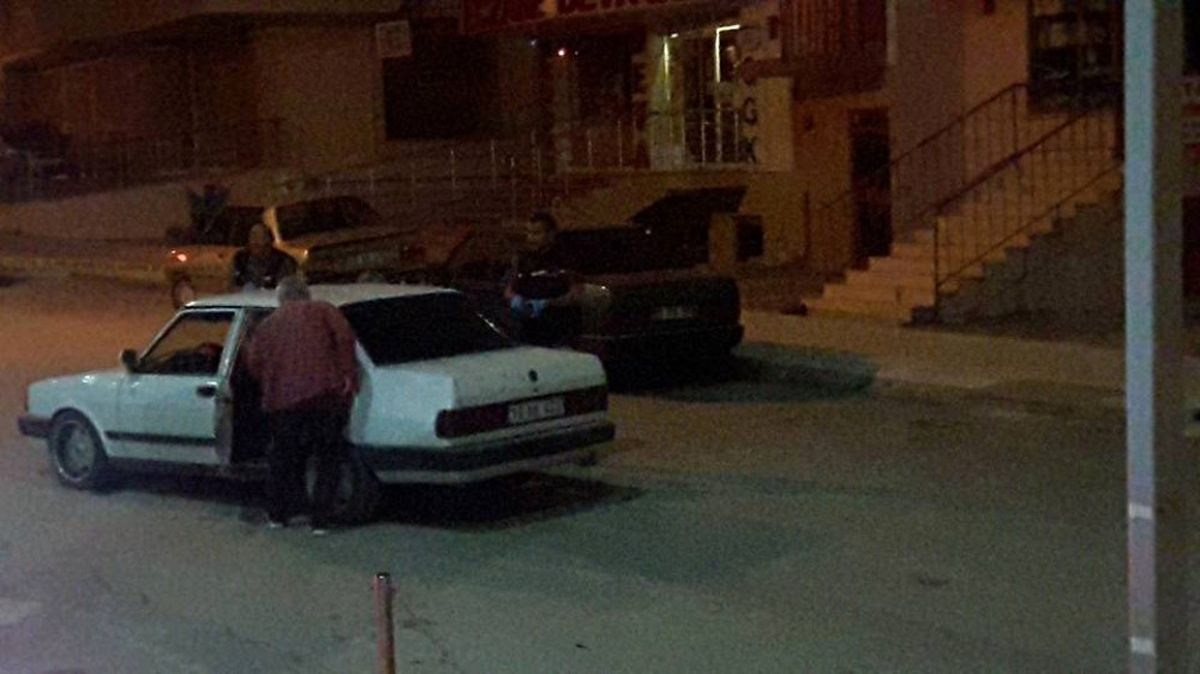 Yaralı Halde Hastaneye Geldi, Aracından Kadın Cesedi Çıktı