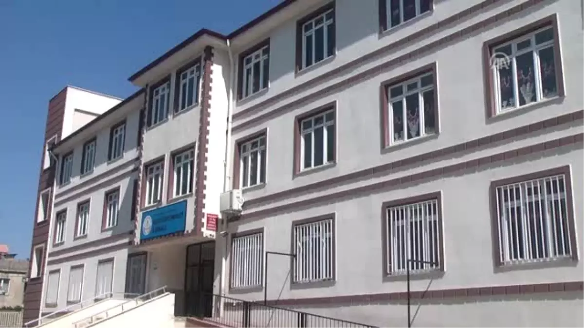 15 Temmuz Ruhunu' Okul Koridorlarında Yaşatıyorlar