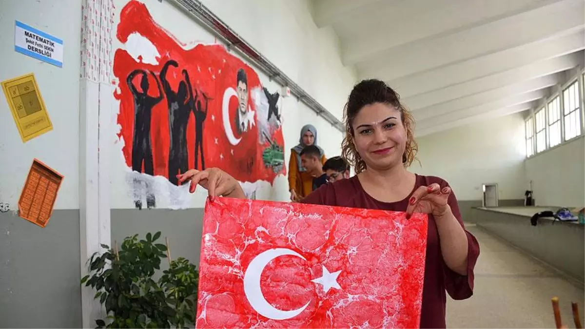 15 Temmuz Ruhunu' Okul Koridorlarında Yaşatıyorlar