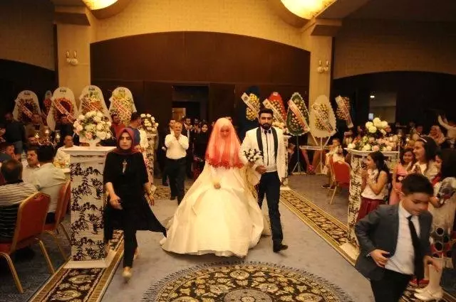 Bakan Tüfenkci Malatya'da Nikah Şahitliği Yaptı Bakan Tüfenkci Malatya'da Nikah Şahitliği Yaptı