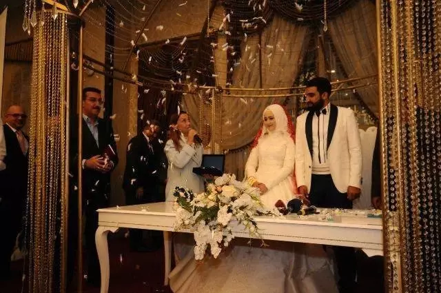 Bakan Tüfenkci Malatya'da Nikah Şahitliği Yaptı Bakan Tüfenkci Malatya'da Nikah Şahitliği Yaptı