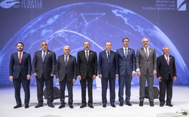 Başbakan Binali Yıldırım: 'Kıbrıs Adası Etrafındaki Hidrokarbon Kaynaklarının Her İki Tarafa Ait... Başbakan Binali Yıldırım: 'Kıbrıs Adası Etrafındaki Hidrokarbon Kaynaklarının Her İki Tarafa Ait...