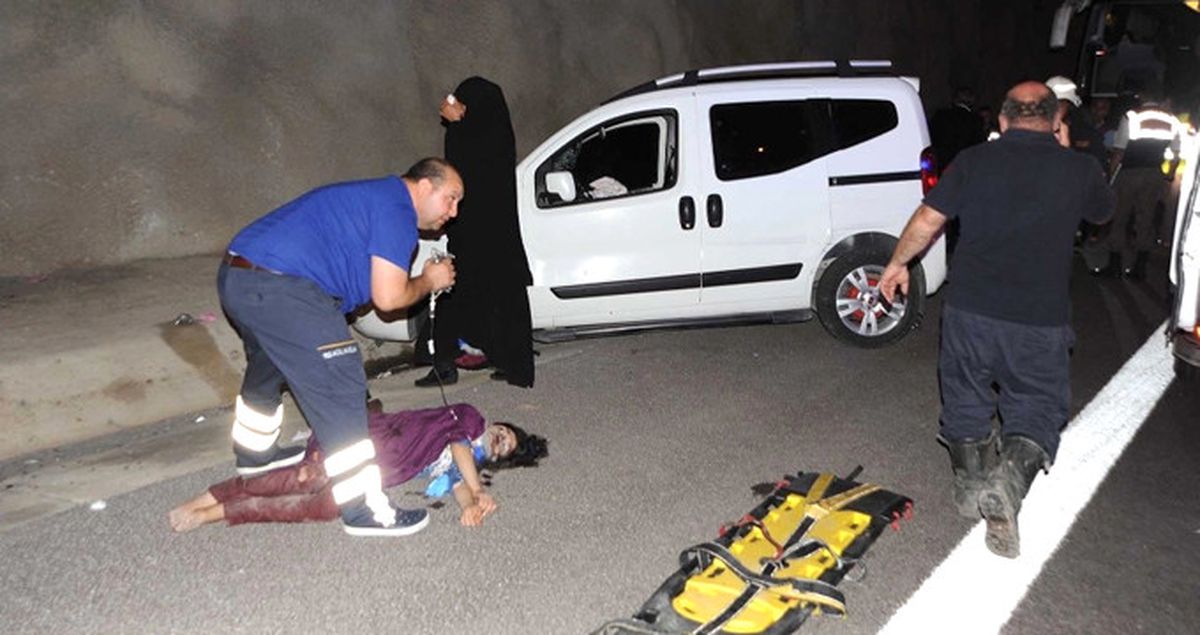 Bursa'da Kız Öğrencilerin Arasına Kamyonet Daldı: 2 Ölü, 14 Yaralı