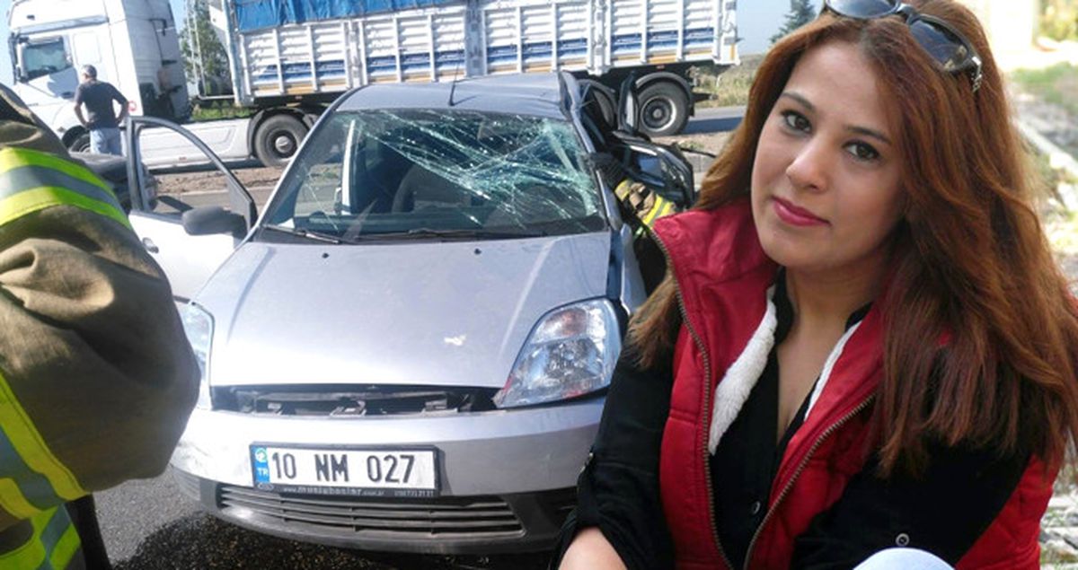 Geçen Ay Evlenen Eczacı Teknisyeni, Elektrik Direğine Çarparak Öldü